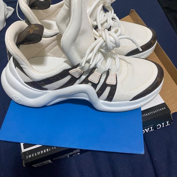 These can’t fit my family member anymore - Picture 2 of 2